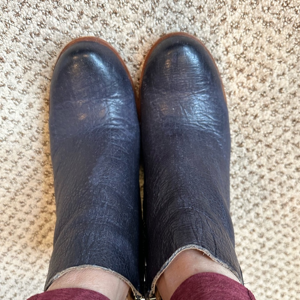 Kork Ease Navy Wedge Ankle Booties with side zipper. Size 5 - Picture 4 of 10